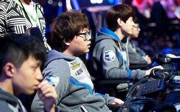 LNG公布新赛季大名单：Doinb担任中单，Lvmao加盟