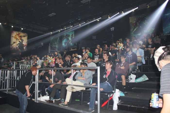 主播Trainwrecks开启了1,000个稀有 CS2 箱子，价值超过$100,000